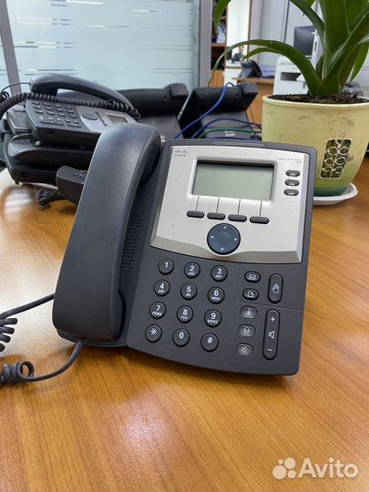IP-телефон Cisco SPA 303