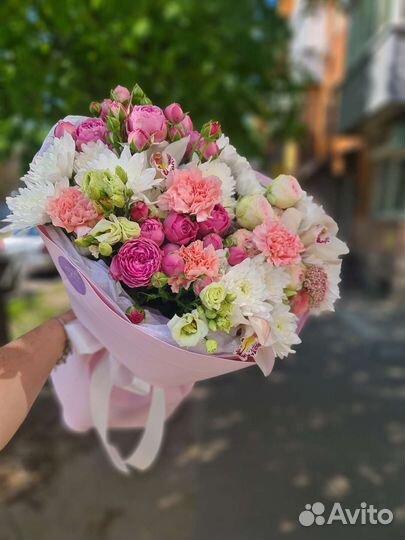 Роза букет цветов хризантема пионовидная роза