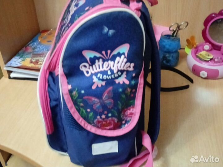 Продаётся портфель для девочки