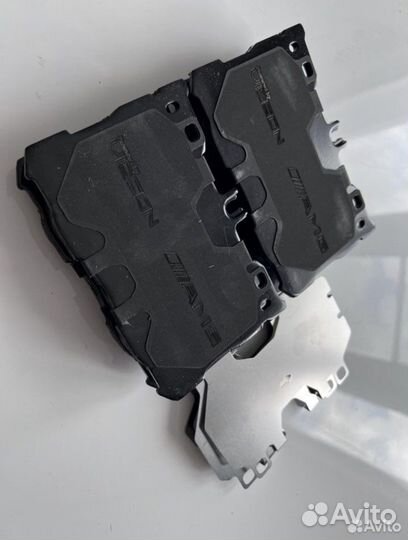 Передние тормозные колодки W205 C43 AMG