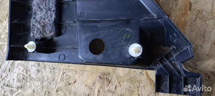 Обшивка стойки передней, правой Luxgen