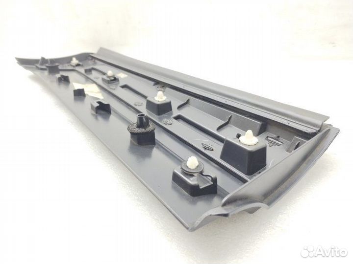 Накладка двери задняя правая Land Rover Discovery