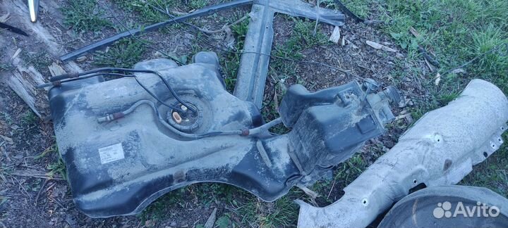 Бак топливный,насос audi a6c5 2002 год Разбор