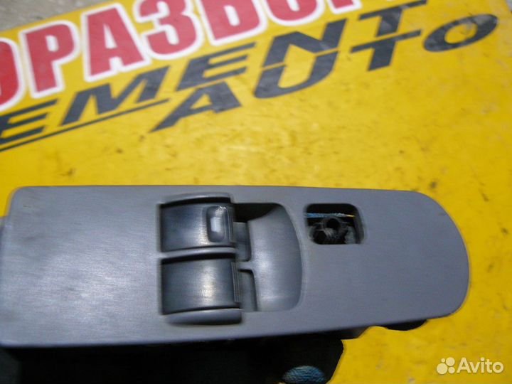 Блок управления стеклоподъемниками Mitsubishi Colt