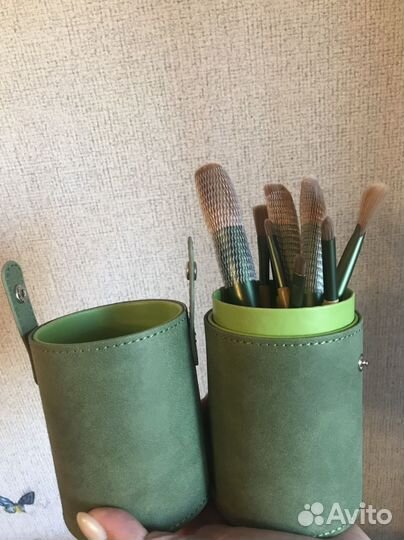 Профессиональные кисти для макияжа в тубусе 10 шт