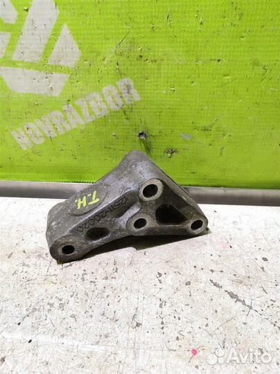 Кронштейн генератора Тойота Хайлендер