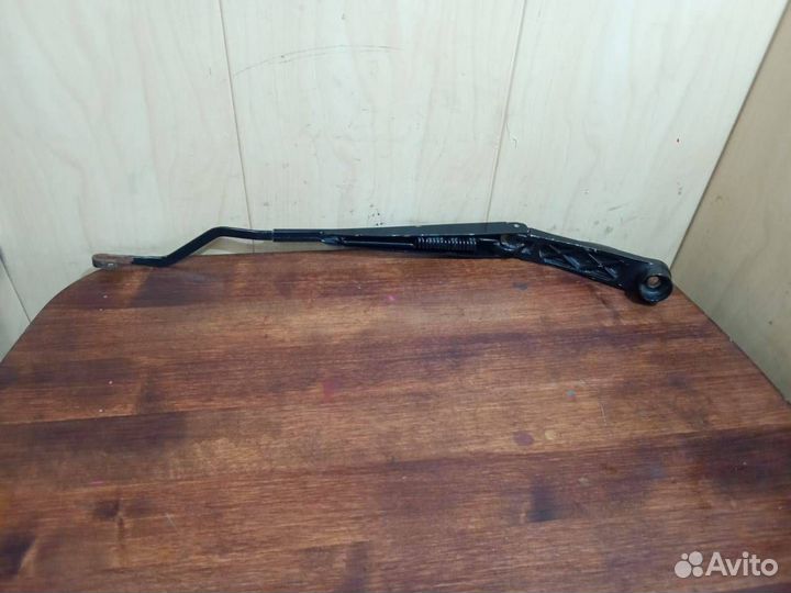 Поводок дворника левый Solaris 2016г