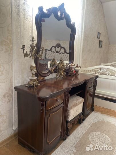 Спальный гарнитур