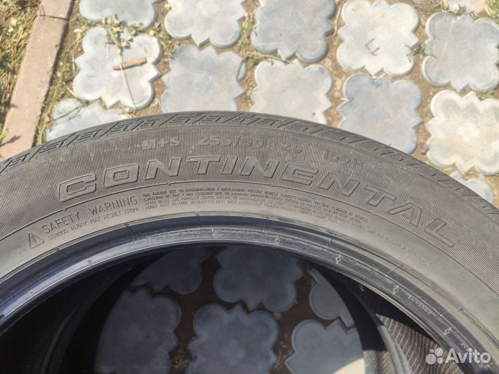 Continental CrossContact LX25 255/50 R20