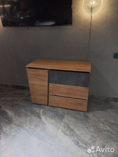 Комод с выдвижными ящиками