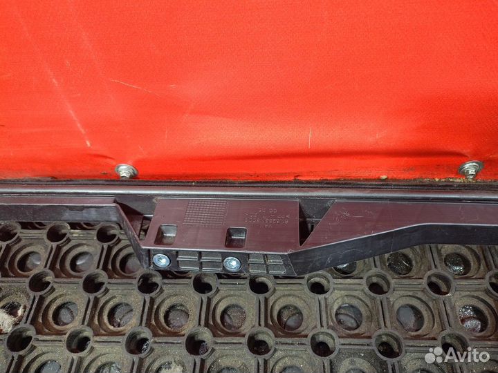 Направляющая стекла двери левой 2016 год