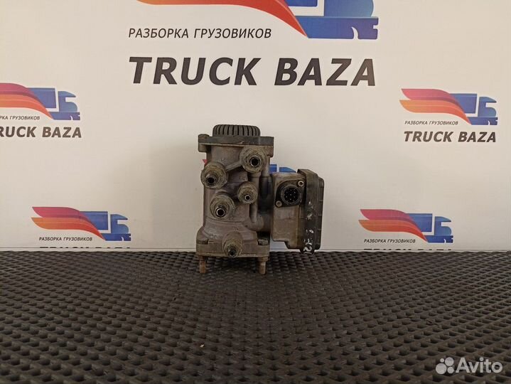 Кран управления тормозами прицепа