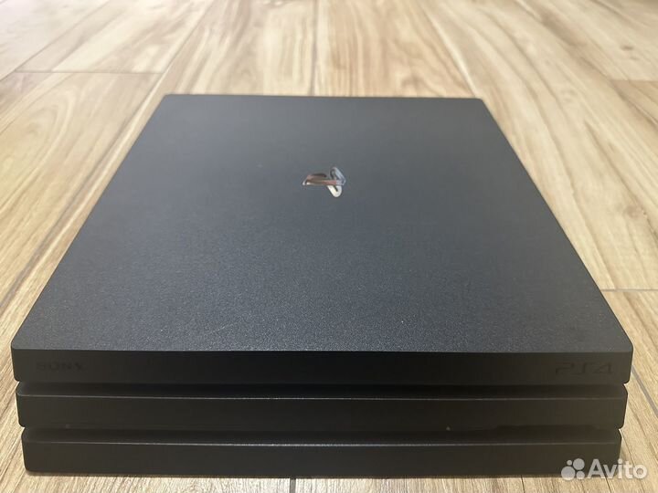Sony playstation PS4 Pro cuh-7108b 1Tb
