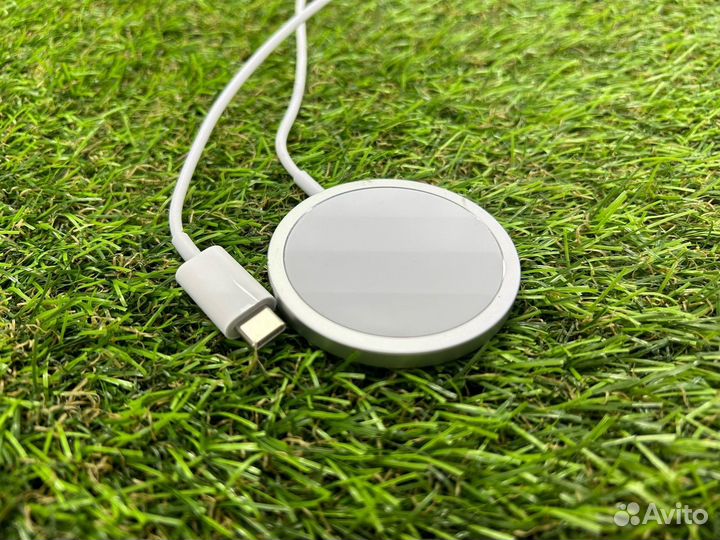 Беспроводное зарядное устройство Apple MagSafe