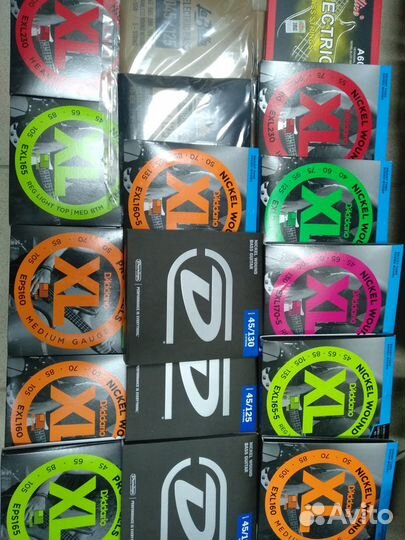 Струны для бас гитары. В ассортименте