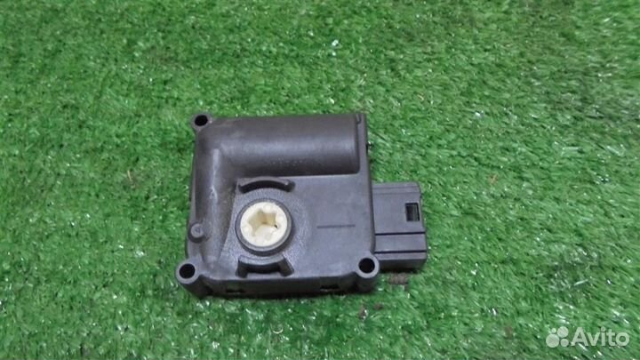 Моторчик заслонки печки Audi Allroad quattro 2005