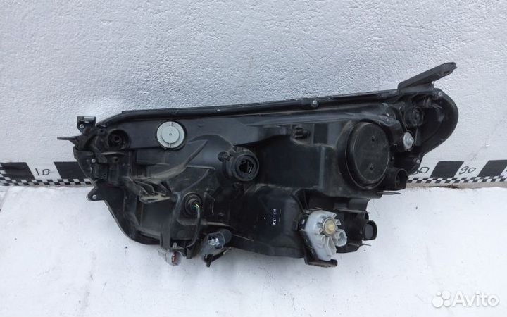 Фара правая Toyota RAV4 CA40 Restail LED