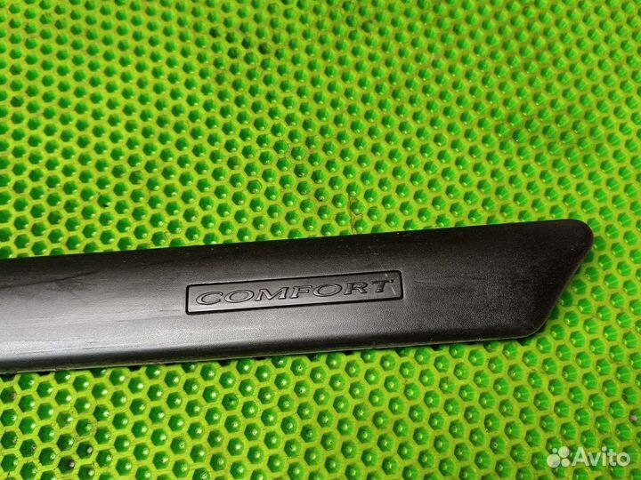 Молдинг задней левой двери Mitsubishi carisma