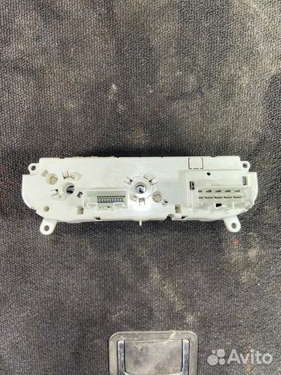 Блок управления отопителем Ford Focus 3 2011 CB8