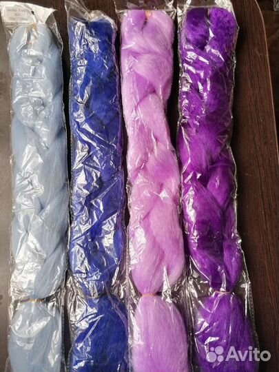 Канекалон, цветные пряди