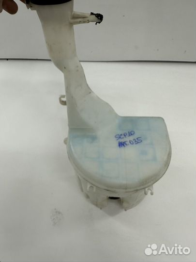 Бачок омывателя toyoya vitz