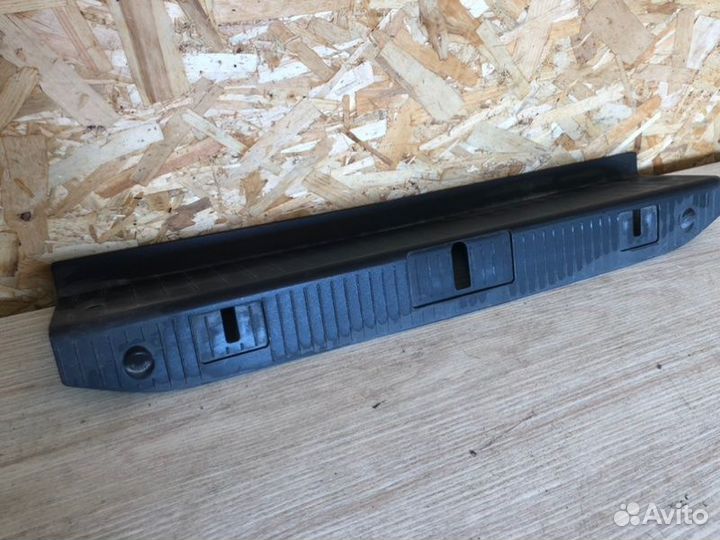 Накладка двери багажника задняя Mercedes-Benz