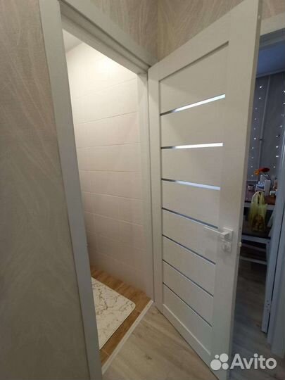 Белый двери со стеклом в наличии