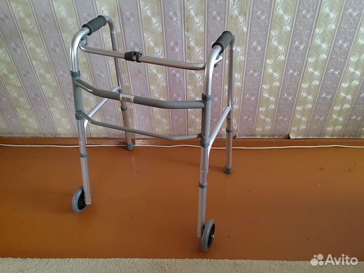 Ходунки для взрослых на колесах