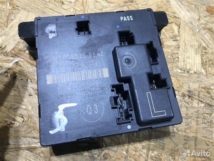 Блок управления двери задний левый Mercedes-Benz