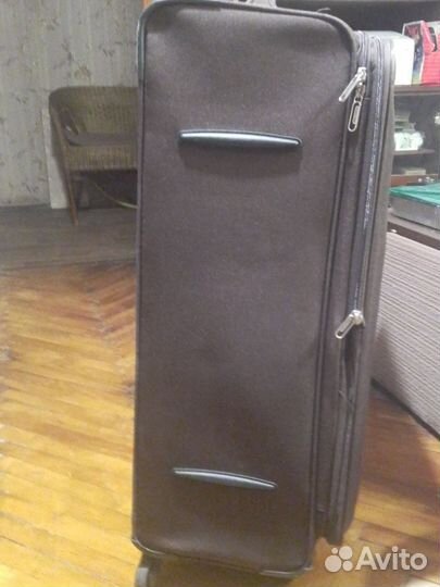 Чемодан облегчённый на четырех колесах L