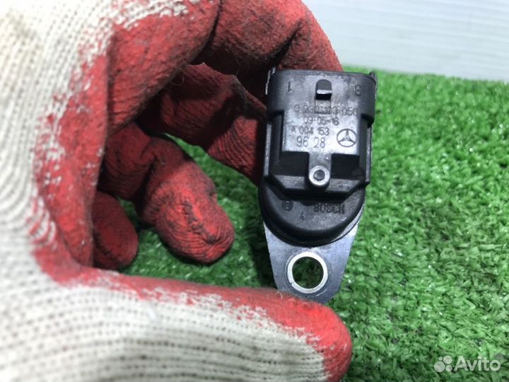 Датчик положения распредвала Mercedes-Benz E-350