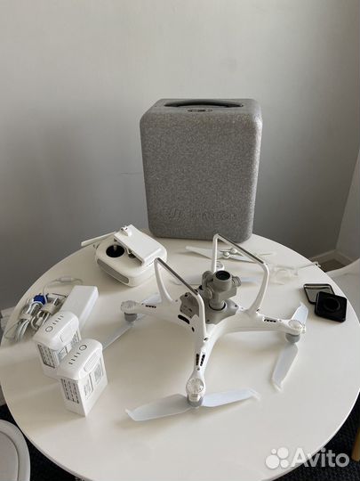 Квадрокоптер DJI Phantom 4 pro