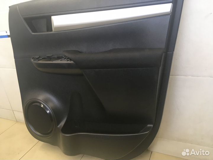 Обшивка двери задней правой Hi Lux 2015