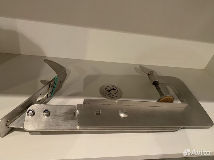 Струбцина для крепления датчика garmin на пвх лодк