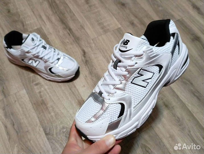 Белые мужские кроссовки New Balance 530