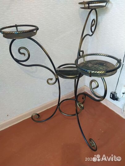 Подставка для цветов напольная металлическая