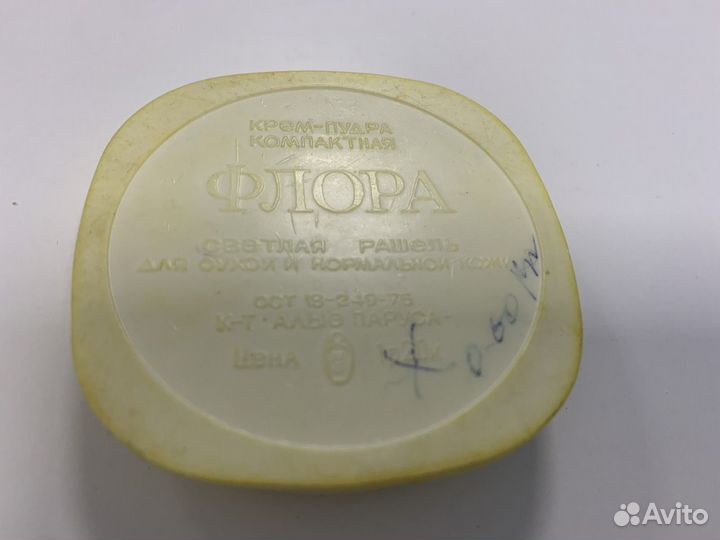 Пудра компактная «Флора» Алые Паруса. СССР 1976 г