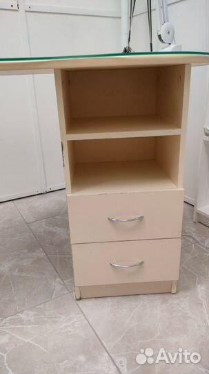 Маникюрный стол