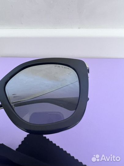 Солнцезащитные очки Prada