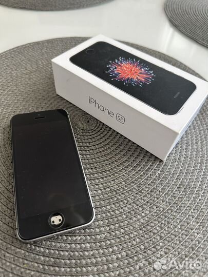 iPhone SE, 32 ГБ