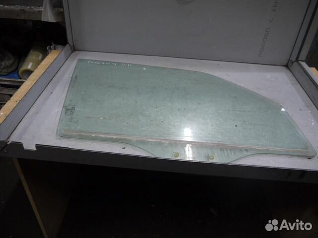 Стекло двери передней правой Mitsubishi Pajero/Mon