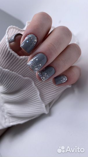 Модель на маникюр