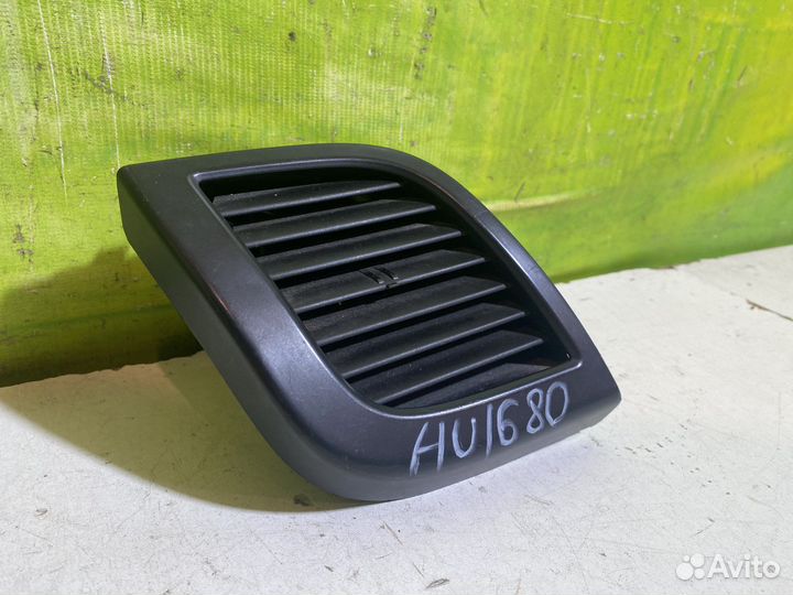 Дефлектор воздушный левый Hyundai Solaris 1