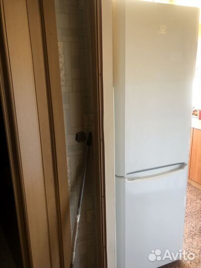 Холодильник бу indesit