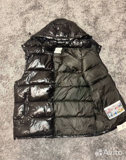 Жилетка moncler глянцевая с капюшоном