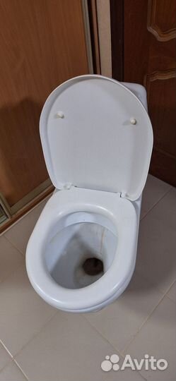 Унитаз с бачком