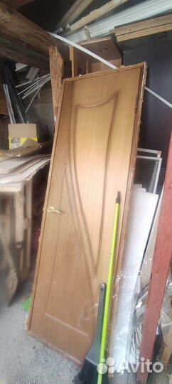 4 люстры, раковина, кран, барная стойка