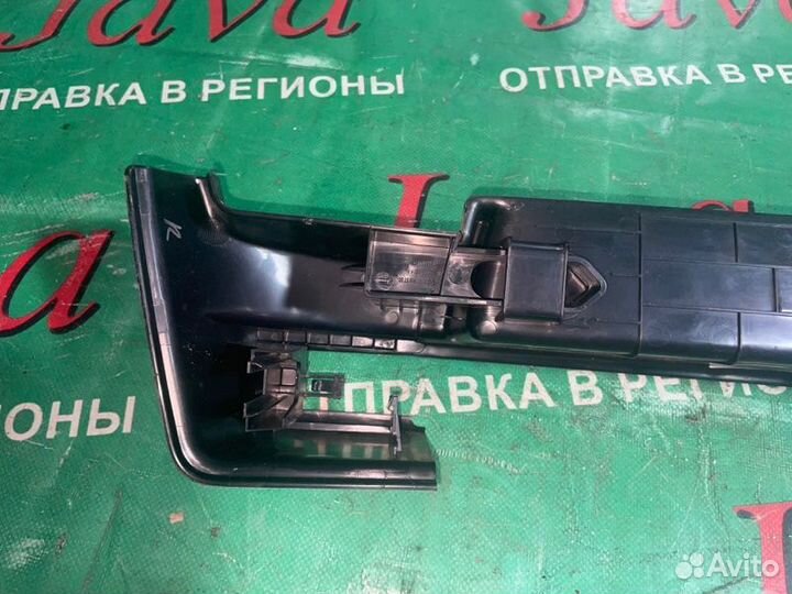 Заглушка крепления сиденья передняя правая