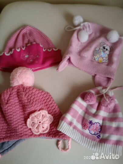 Много шапочек на девочку