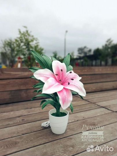 Ростовые цветы, лилия